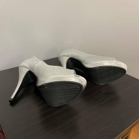 Silver glitter peep toe pumps - Picture 4 of 4